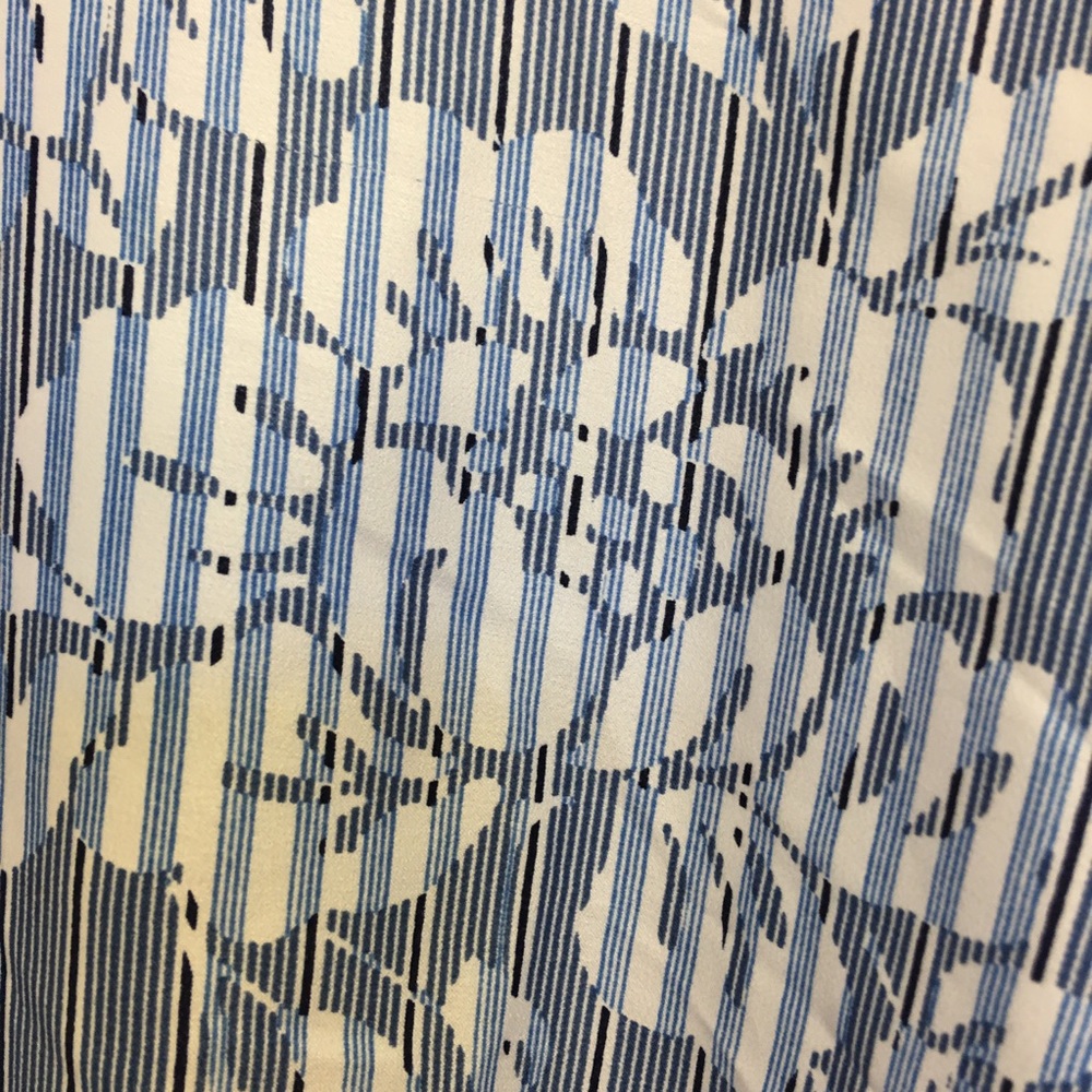 Jane and Delancey Blue White Pinstripe Floral Pintuck Tunic Blouse Size S - Picture 5 of 6